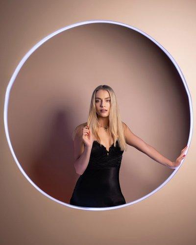 mobile - carousel-hero-element image-6